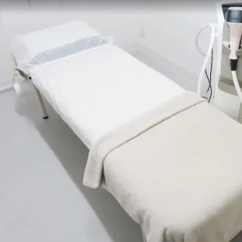 リゼクリニック 神戸三宮院の医療ハイフを受ける施術室