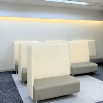 神戸元町ビューティークリニックのイオン導入を受ける前の待合室