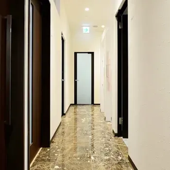 共立美容外科 神戸三宮院のイオン導入を受ける医院の院内の様子