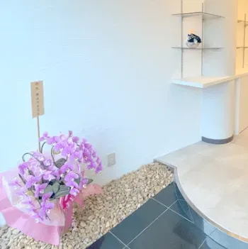 京都烏丸駅前皮フ科スキンクリニック・クリニーク京都烏丸のエラボトックスを受ける医院の院内の様子