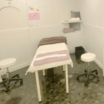 京都烏丸駅前皮フ科スキンクリニック・クリニーク京都烏丸のエラボトックスを受ける施術室