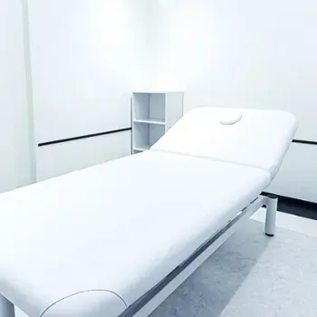 TCB東京中央美容外科 京都2院のエラボトックスを受ける施術室