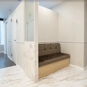 リアラクリニック 京都院の医療ハイフを受ける前の待合室