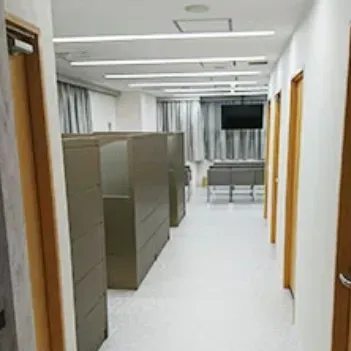 品川スキンクリニック 京都院のイオン導入を受ける医院の院内の様子