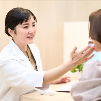 すなおクリニックのピコレーザーを受ける前の診察の様子