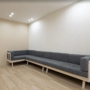 エミナルクリニックの医療ハイフを受ける前の待合室