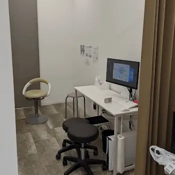 あつた皮ふ科・美容皮膚科クリニックのヒアルロン酸注射を受ける前の待合室