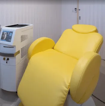 センター前皮膚科のイオン導入を受ける前の施術室