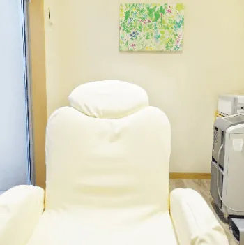 ふたば皮膚科のイオン導入を受ける前の施術室