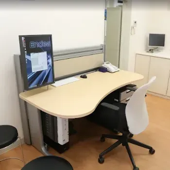 きど皮ふ科のイオン導入を受ける前の診察室