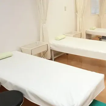 きど皮ふ科のイオン導入を受ける施術室