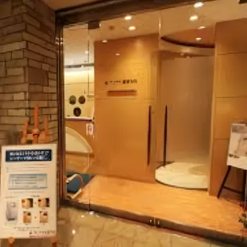 アリナガ美容外科・歯科の入り口