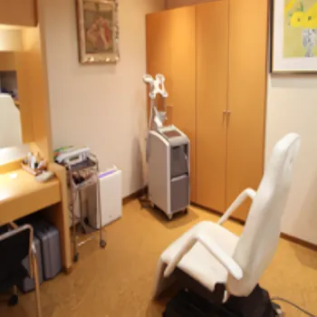 アリナガ美容外科・歯科のジェントルマックスプロの施術を行う施術室