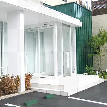 きたばたけ眼科医院の入り口