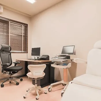 愛島クリニックのフォトフェイシャルを受ける前の診察室