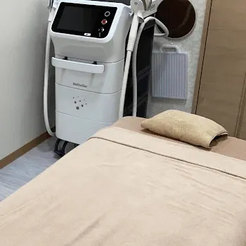 エルプラスクリニックのハイドラフェイシャルを受ける施術室