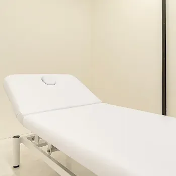 TCB 那覇院のイオン導入を受ける施術室