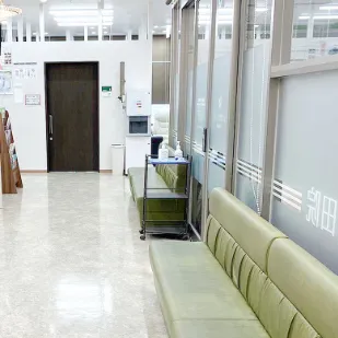 よつば会クリニック 大阪3院のエラボトックスを受ける前の待合室