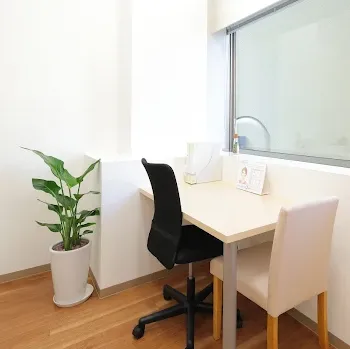 ルシアクリニック 大阪2院のジェントルマックスプロによる施術を受ける前のカウンセリングルーム