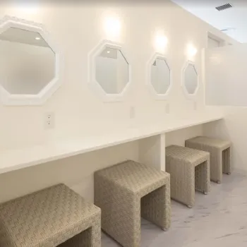 エミナルクリニックの医療ハイフを受ける前の待合室