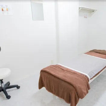 リゼクリニック 大阪梅田院の医療ハイフを受ける施術室