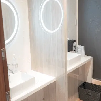 東京美容外科 大阪1院のヒアルロン酸注射を受ける前のカウンセリングルーム