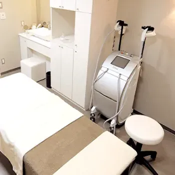 THE CLINIC 大阪院のモフィウス8を受ける施術室