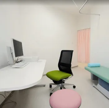 桑園オリーブ皮膚科クリニックのイオン導入を受ける前の診察室