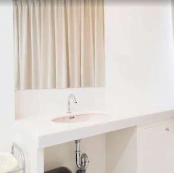 桑園オリーブ皮膚科クリニックのイオン導入を受けた後のパウダールーム