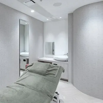 The Beauty Clinic SENDAIの医療ハイフを受ける施術室