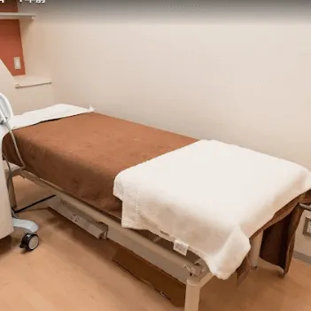 ツツイ美容外科のポテンツァを受ける施術室