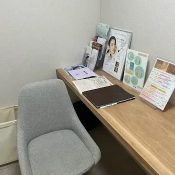LUNA BEAUTY CLINIC 東京3院のイオン導入を受ける前の診察室