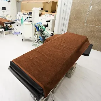 東京美容外科 東京4院の肩ボトックスを受ける施術室