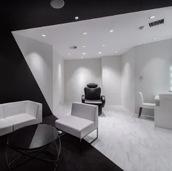 X CLINIC 東京2院のモフィウス8を受ける施術室