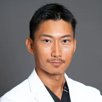 X CLINIC 東京2院のモフィウス8の施術を担当する医師