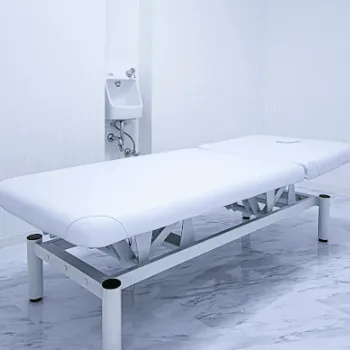 TCB東京中央美容外科 東京1院のフォトフェイシャルを受ける施術室