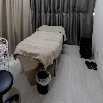 銀座よしえクリニック 東京6院のフォトフェイシャルを受ける施術室