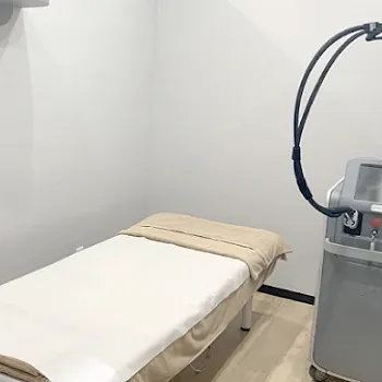 レジーナクリニック 大阪梅田院のジェントルマックスプロによる施術を受ける前のカウンセリングルーム