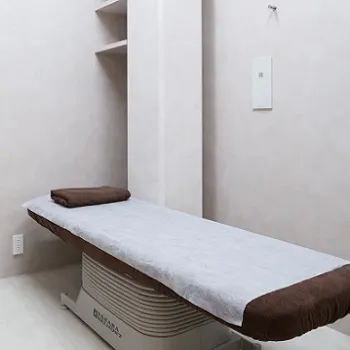 レナトゥスクリニック 大阪院のジェントルマックスプロの施術を行う施術室