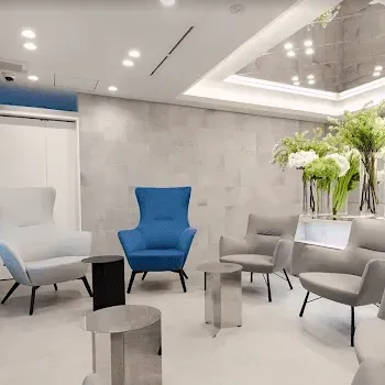 プライベートスキンクリニックのポテンツァを受ける前の待合室