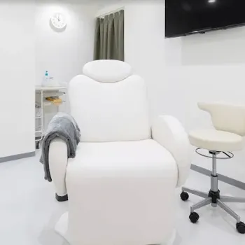 プライベートスキンクリニックのポテンツァを受ける施術室