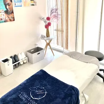 表参道メディカルクリニックの医療ハイフを受ける施術室