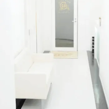 横浜マリアクリニックのイオン導入を受ける前の待合室