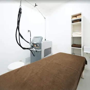 横浜マリアクリニックのイオン導入を受ける施術室