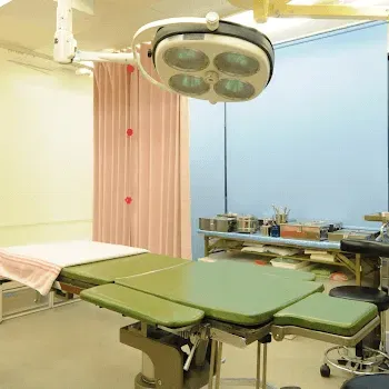 城本クリニック 横浜院のイオン導入を受ける施術室