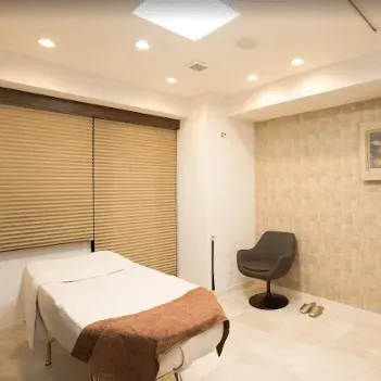 アンジュール横浜クリニックのイオン導入を受ける施術室