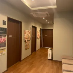 えいご皮フ科 尼崎院の院内の様子