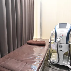 いちのせ形成外科皮膚科の都度払いの医療脱毛を受ける施術室