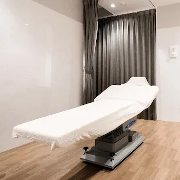 THE NATURAL BEAUTY CLINIC 麻布十番院の都度払いの医療脱毛を受ける施術室