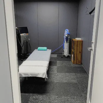 ぼくらのクリニックの都度払いの医療脱毛を受ける施術室